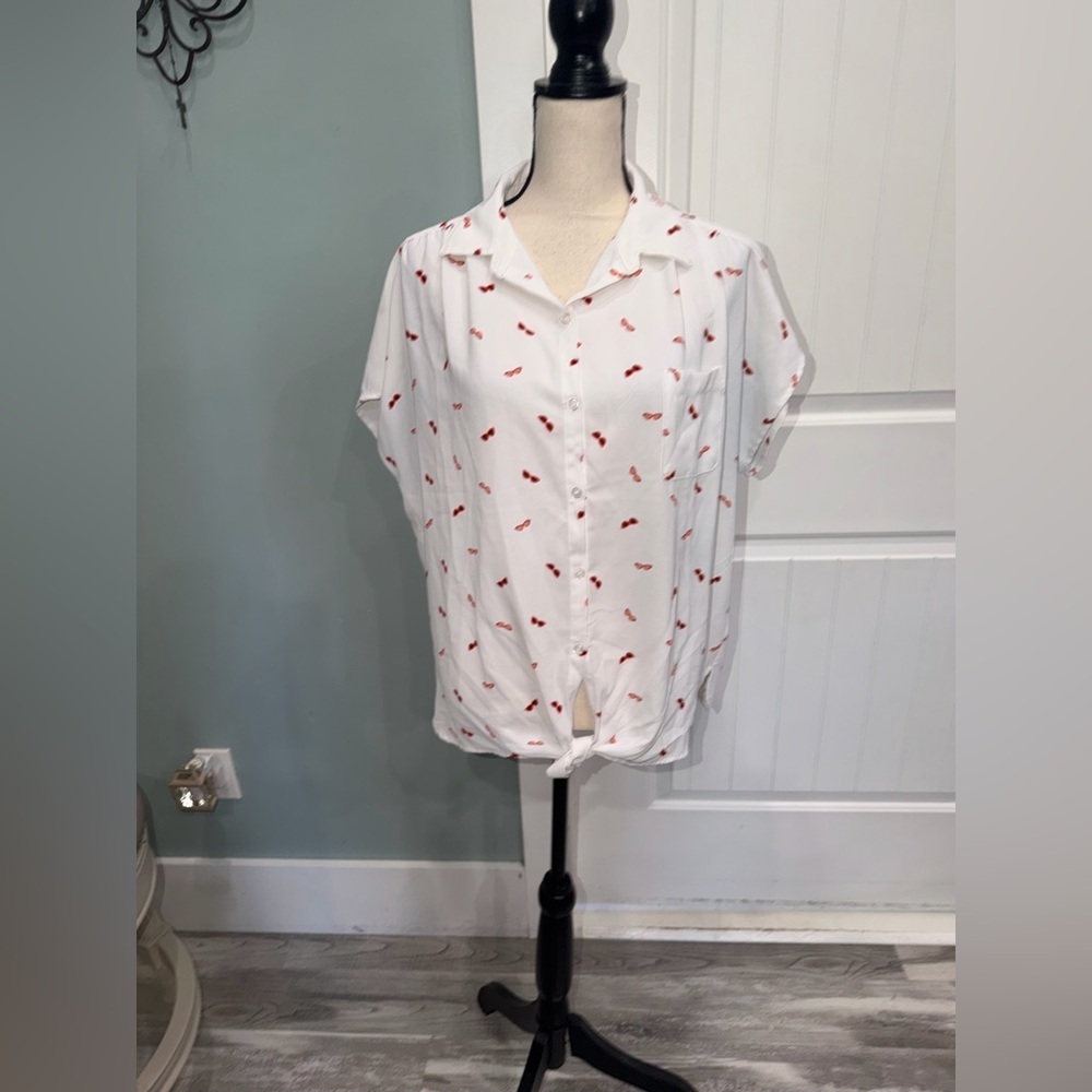 Sabrina Lauren Button front tie waist sunglass printed top size small - Picture 2 of 6